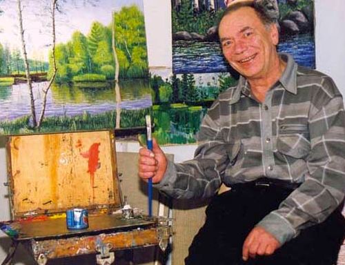 Владимир Алексеевич Акимушкин - художник, действительный член Русского географического общества, жил в Ванино с 1968 по 2009 г.г. Работал в различных жанрах, известен любителям живописи многочисленными выставками. Ярко проявил себя как художник-портретист выставкой «Сто знакомых лиц». Является автором таких монументальных сооружений в Ванино, как обелиск Победы, обелиск Ленина, проходная порта Ванино, Колокол скорби погибшим при пожаре портовикам и других. Фото предоставлено вдовой художника.