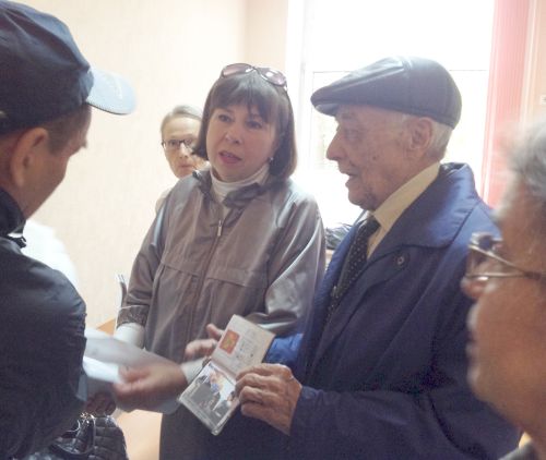 Ирина Гущина (в центре) в суде со свидетелями