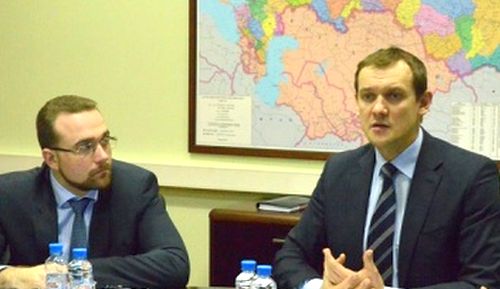 Замминистра Олег Скуфинский (справа) поддержал идею создания Института Амура