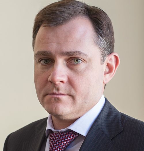 Президент, председатель правления ОАО «ОАК», член совета директоров Юрий Слюсарь поддержал рабочих на КнААЗ