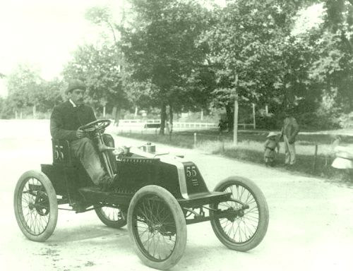 Автомобиль компании «Renault» модели AG-1.