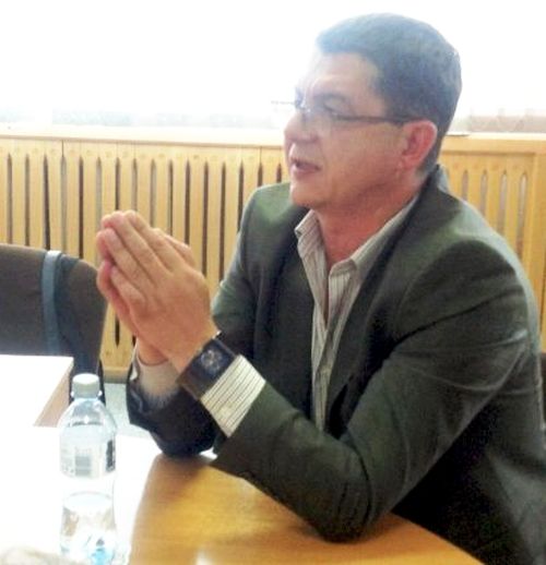 Городской депутат Хабаровска, по совместительству, глава исполкома хабаровского ОНФ Юрий Рошка. К кому за советами он ходит в правительство края и подставляет Путина?