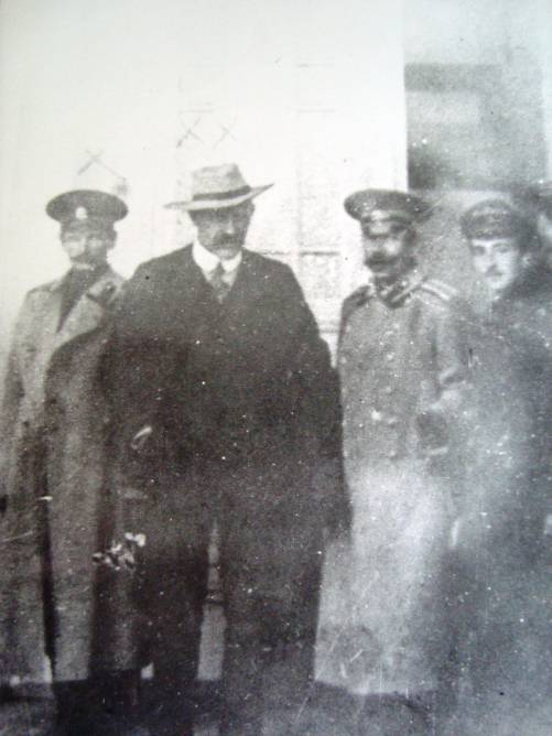 Арсеньев и Нансен на хабаровском вокзале, октябрь, 1913 г.