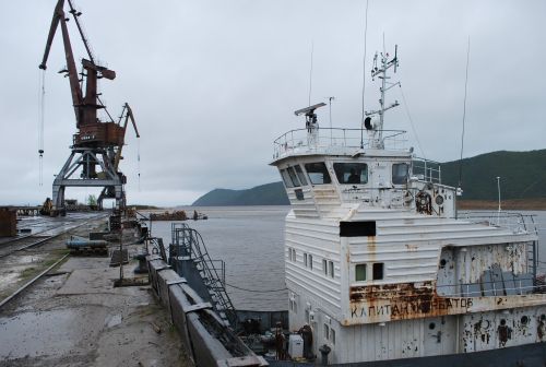 Перед навигацией-2015 в затоне «Амур-Порта» утонули еще два судна. Фото автора