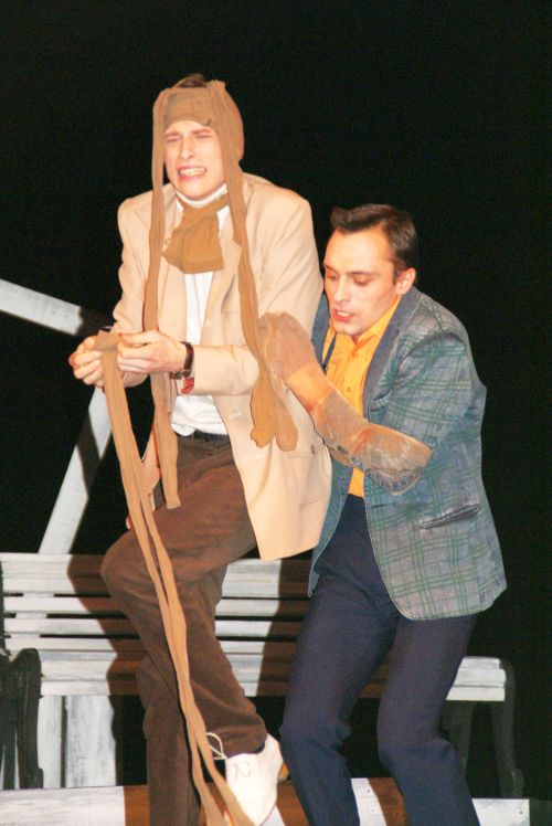 Пьеса «Старший сын», на сцене Магадана Иван Синицын и Владимир Диль