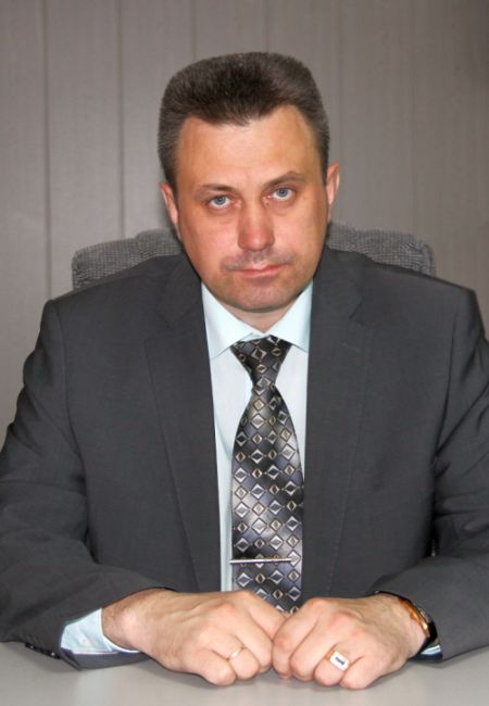 Алексей Венглинский, зампред правительства области - министр лесного хозяйства и пожарной безопасности Амурской области: «Кто такой Евгений Перов?» - переспросил у корреспондента министр. В ответ на реплику нашего сотрудника, что мы сами бы хотели выяснить, министр заверил: «Я тоже не знаю!»