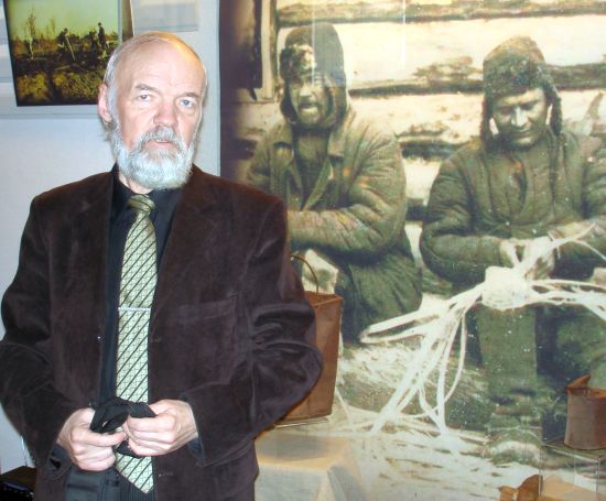 Краеведа и публициста Владимира Иванова-Ардашева по праву называют не только летописцем древнего Амура, но и знатоком Русского зарубежья, сумевшим помочь в поиске забытых родословных. И тема былых репрессий - одна из главных в его творчестве.