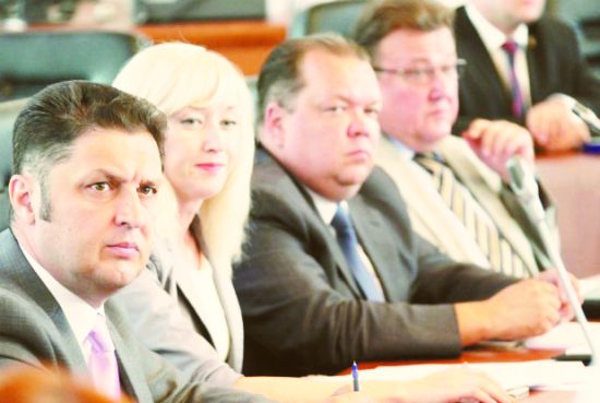 Команда губернатора: начальник управления здравоохранения правительства ЕАО Алексей Синельников, заместители председателя правительства области Елена Лагошина и Владимир Приходько, экс-вице-губернатор Олег Леховицер.