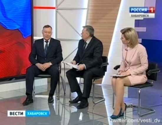 С первой минуты глава крайизбиркома Геннадий Накушнов (крайний слева) удивил ведущих Ирину Луцковскую и Юрия Березуцкого, видимо, не подготовившись к такому откровенному разговору