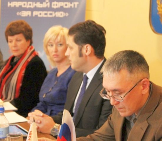 Врио руководителя Росздравнадзора в ЕАО Алексей Пужкин (крайний справа) на заседании ОНФ вместе с начальником управления здравоохранения правительства области Алексеем Синельниковым и заместителем председателя правительства области Еленой Лагошиной.