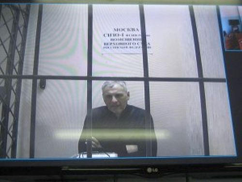 А. Хорошавин присутствовал на заседании суда в он-лайн режиме из СИЗО.