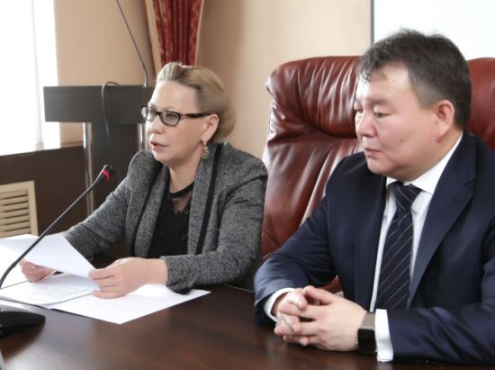 Галина Данчикова представила Алексея Стручкова коллективу министерства экономики республики