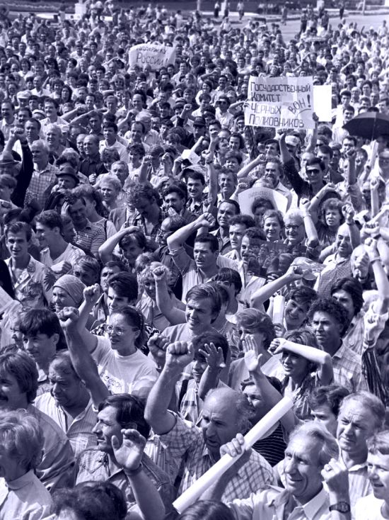 Социализм вместе с бесплатным трудом кончился в 1991 году. Фото С.Балбашова