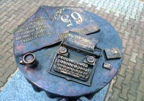 Памятник районной газете  «За доблестный труд» и ее сотрудникам