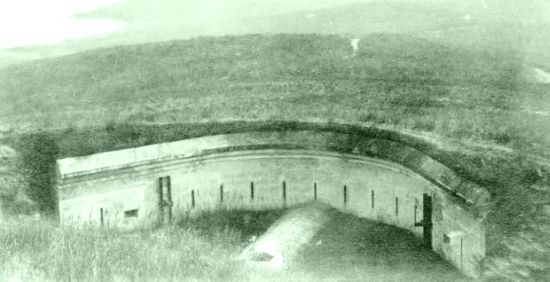 Форт Поспелова на Русском острове; двойной кофр и потерна с открытым световым люком