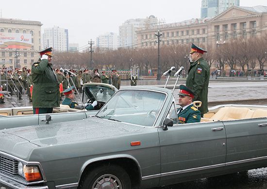 Парад принял командующий войсками ВВО генерал-полковник Сергей Суровикин