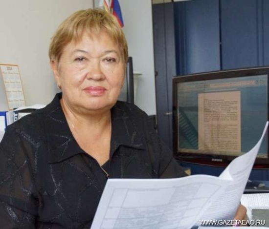 Замглавы облизбиркома Валентина Петухова: «Успокойтесь и не диктуйте нам свои правила». Фото www.gazetaeao.ru