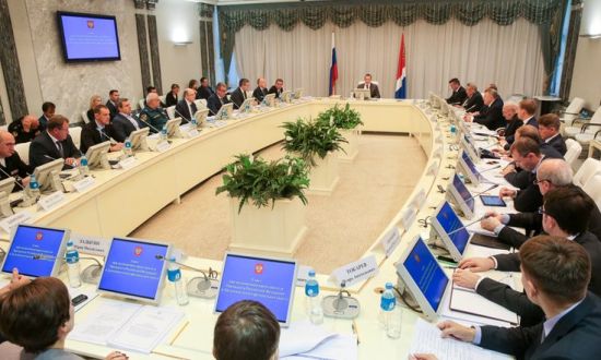 По словам полпреда, пока складывается парадоксальная ситуация, когда российские рыбаки вывозят продукцию в третьи страны, при этом в России не формируются условия, чтобы рыба из мирового океана ввозилась в страну. Фото пресс-службы полпреда президента в ДФО