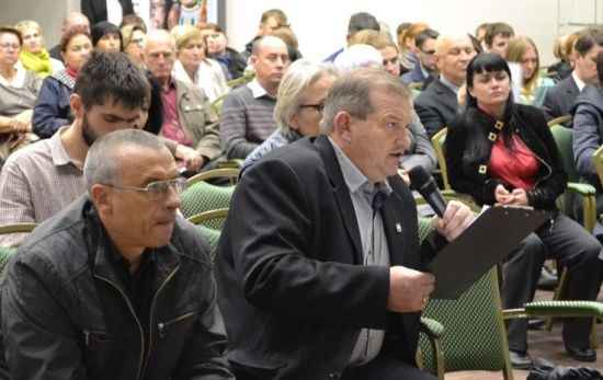 Архитектор Валерий Редколис (в центре) и муниципальный депутат Олег Паньков (слева) на обсуждении перспектив развития родного города