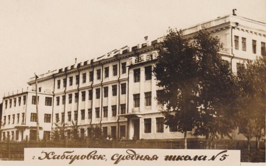 В предпоследние два года Великой Отечественной войны тут располагался госпиталь, куда свозили с фронтов раненых солдат-дальневосточников.