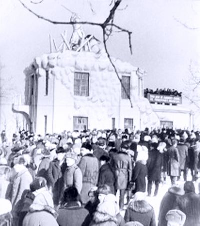Памятный митинг на сопке Июнь-Корань. 60-е годы