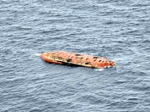 Перевернувшийся самоходный рейдовый плашкоут «Парамушир»