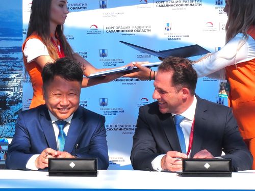 Андрей Якубич и гендиректор "Вектора" Алексей Ли. Фото автора