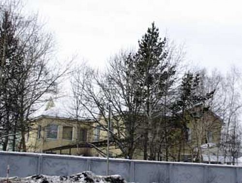 По данным ЕГРН, особняком на улице Завойко, 30, в Елизове владеет Валерия Илюхина (супруга губернатора)