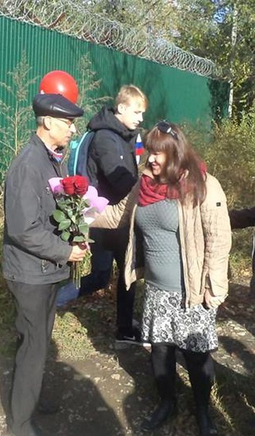 Олега Панькова встречали родные и близкие