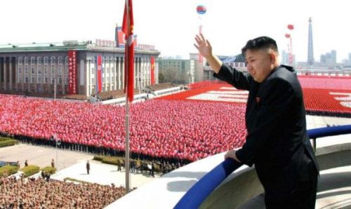 Ким Чен Ын на праздничном параде в Пхеньяне