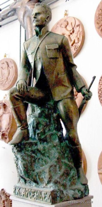 Макет Владимиру Арсеньеву скульптора Владимира Бабурова. Фото Андрея Скорыны.