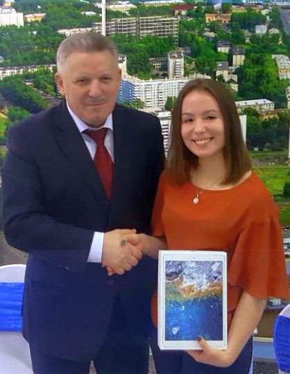 С победой Елизавету Шелехову поздравил губернатор Хабаровского края Вячеслав Шпорт