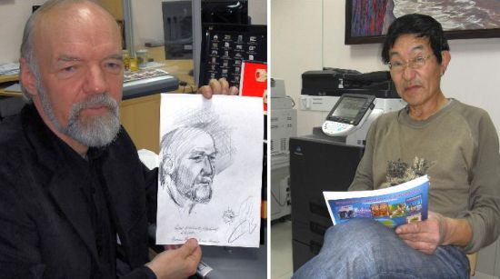 Художник Валентин Самар (справа) рисует писателя Владимира Иванова-Ардашева.  5.02.2010 г.