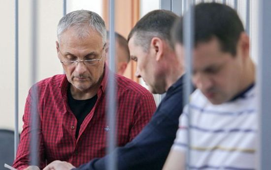 Александр Хорошавин (крайний слева) и его подельники.