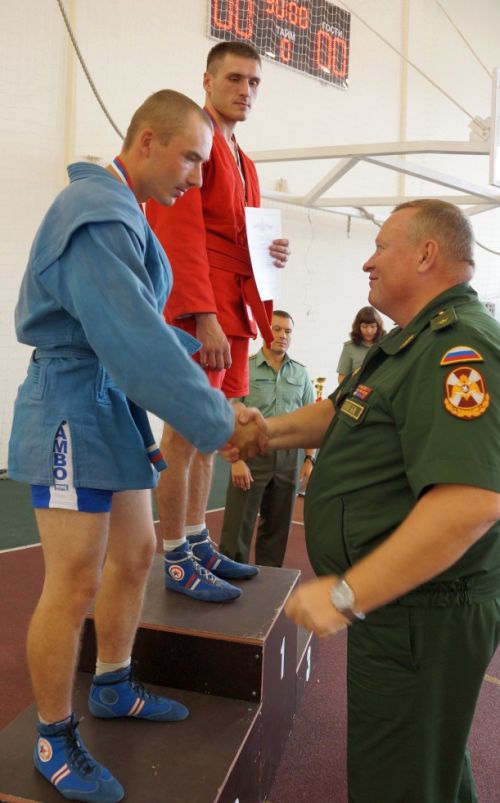 На соревнованиях были представлены 10 команд сильнейших борцов из разных регионов Дальнего Востока