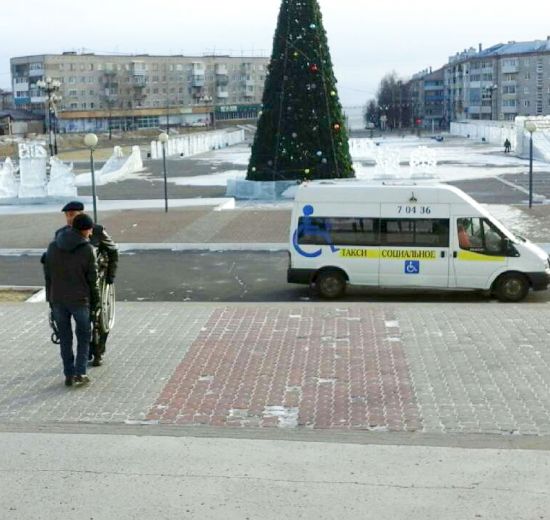 В Ванино об инвалидах так заботятся, что носят на руках