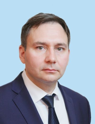 Заместитель председателя правительства области - начальник управления здравоохранения правительства области Валерий Жуков в течение почти года старательно изображал такого, знаете, чересчур пугливого и ужасно законопослушного чиновника.