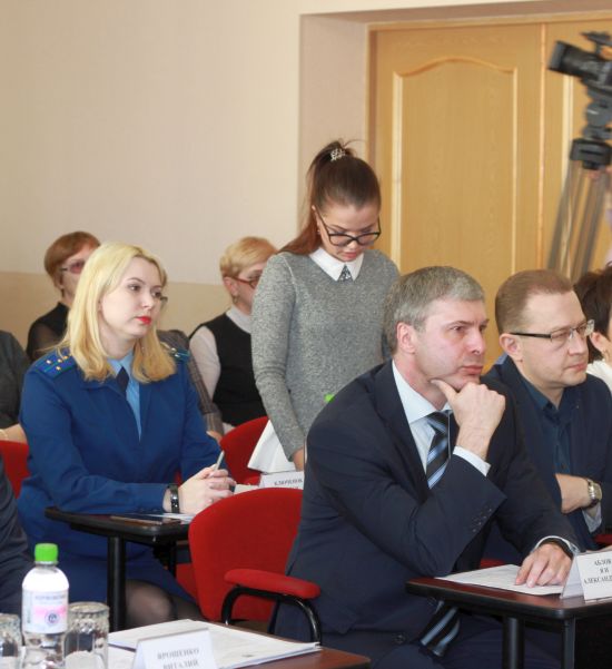 Прокуратура (Кристина Шишкова, помощник прокурора города Биробиджана) не может ответить на вопрос депутатов