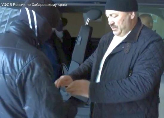 Суд Центрального района Хабаровска 20 марта с.г. рассмотрел ходатайство следователей и вынес решение об аресте бывшего заместителя председателя правительства Хабаровского края Василия Шихалева. Его задержали в курортном городе Белокуриха в Алтайском крае и доставили в Хабаровск.