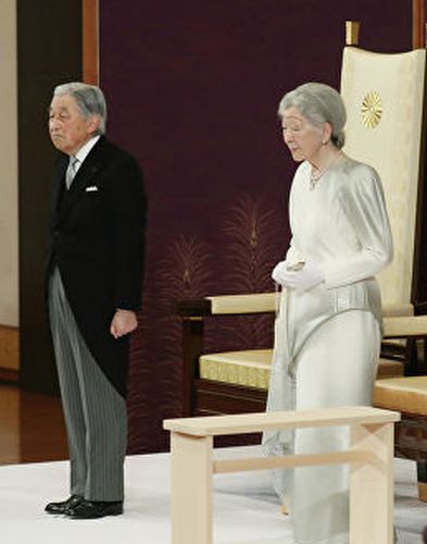125-й император Японии Акихито с супругой.  Стал первым императором за последние двести лет (после Кокаку), отрекшимся от престола. Фото Reuterers 
