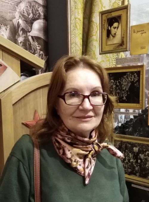 Историк Тамара Калиберова в Гродековском музее. Фото В.Иванова