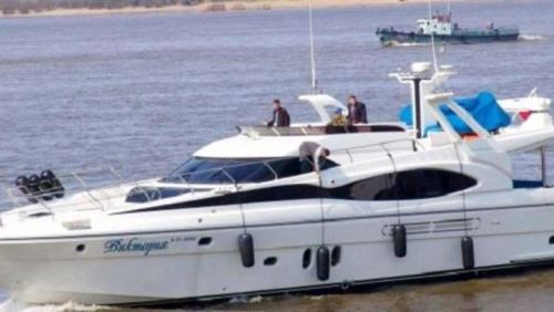 Яхта была произведена по индивидуальным чертежам в 2005 году на Тайваньской судоверфи