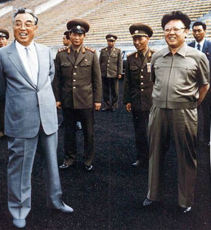 Вечный президент КНДР Ким Ир Сен и вечный генеральный секретарь ЦК ТПК Ким Чен Ир