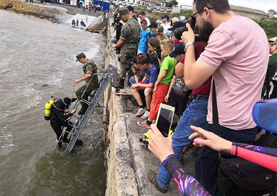 Во Владивостоке в бухте Новик острова Русский состоялось торжественное открытие пилотного для России проекта - дайвинг-клуба для популяризации подводного спорта