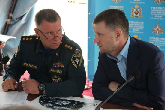 Глава МЧС России Евгений Зиничев вместе с губернатором Хабаровского края Сергеем Фургалом провел заседание рабочей группы правительственной комиссии по текущей паводковой обстановке в регионе