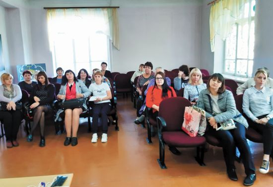 Учителя школы № 9 Биробиджана, которых в начале учебного года просто поставили перед фактом, что школа закрывается.