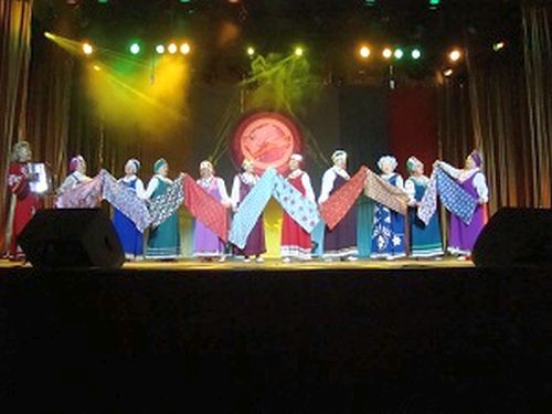 «Эх, Русские ситцы» - фольклорный ансамбль «Дубравушка», рук. Любовь Арефьева, автор песни Татьяна Ананьина.