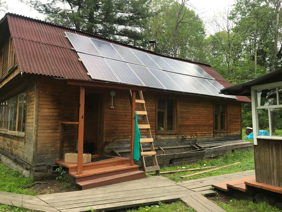 Уникальная частная гибридная электростанция в Хабаровском крае Льва Овиса, занимающегося развитием альтернативной энергетики в регионе боле четверти века. Фото из архива Льва Овиса