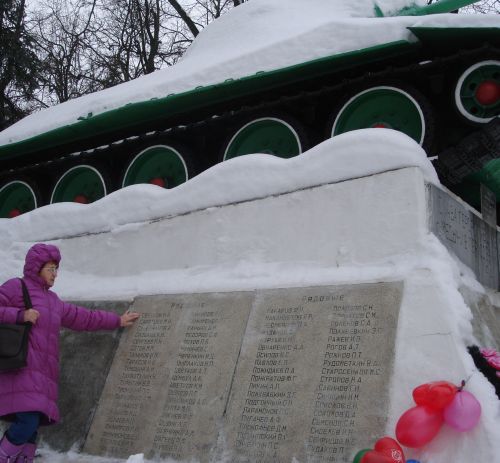 Он погиб у города Медыни. Фото Антона Миронова, зима,1995 год