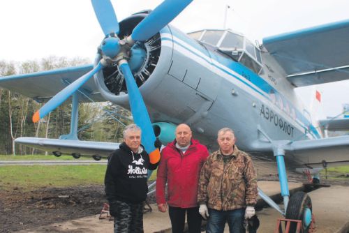 Инициаторы установки памятника  - Александр Лобастов, Андрей Котов и Валерий Шуйский.